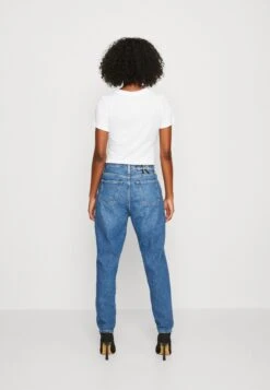Calvin Klein Jeans Mom - Relaxed Fit Jeans - Denim Dark 8 Calvin Klein Jeans Mom - Relaxed Fit Jeans - Denim Dark -Kleding Discount Winkel 25edccb01cf34c028cdf0f041e8cdefd
