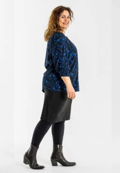 Ingelise - Blouse - Black With Blue Printed -Kleding Discount Winkel 30f2840a1c094fbe8837712e21be252c