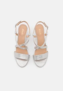 Clarks Amali Buckle - Sandalen Met Hoge Hak - Silver Metallic -Kleding Discount Winkel 3c9652219d6d495b88735de6c995cd7c