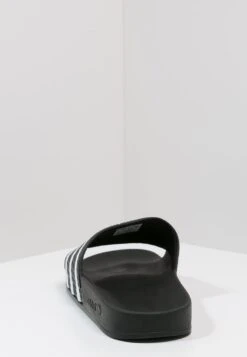 Adidas Originals Adilette Unisex - Muiltjes - Black/White -Kleding Discount Winkel 3d4be3bd81b649388ffbdb4a1c9c55cf