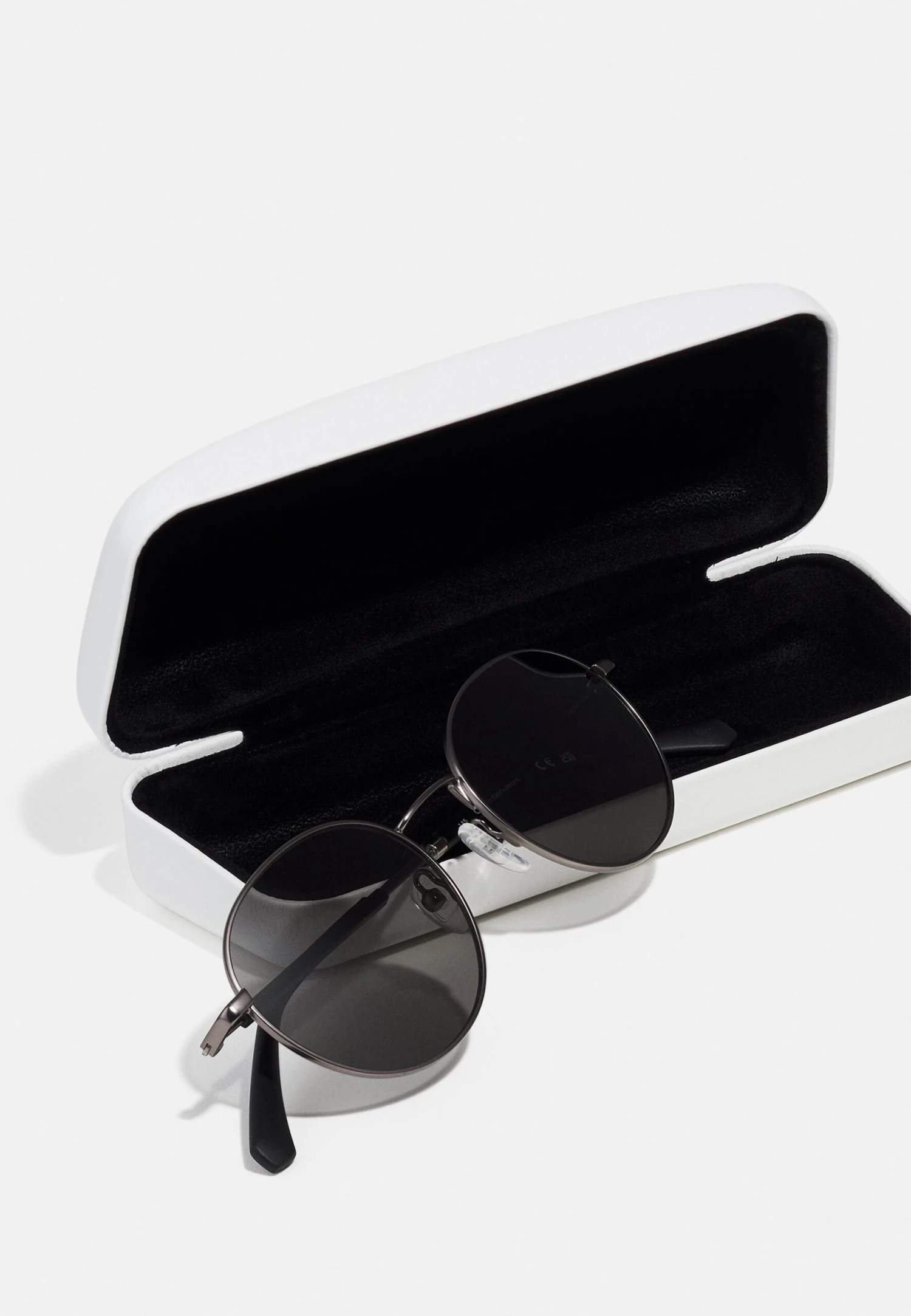 Calvin Klein Jeans Unisex - Zonnebril - Matte Gunmetal 4 Calvin Klein Jeans Unisex - Zonnebril - Matte Gunmetal - Afbeelding 4