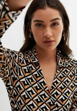 New Look Geometric Collared Long Sleeve Midi Wrap- Jurk - Brown Pattern -Kleding Discount Winkel 4a0aa677fae54764b700a25bfc823417