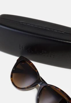 Zonnebril - Shiny Dark Havana 8 Zonnebril - Shiny Dark Havana -Kleding Discount Winkel 4b26e92e1e0443f081c65684fd043346