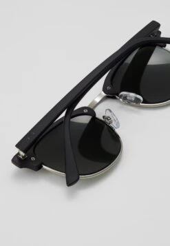 Jack & Jones Jacmaverick Sunglasses - Zonnebril - Black 7 Jack & Jones Jacmaverick Sunglasses - Zonnebril - Black -Kleding Discount Winkel 4c3988f8fa4346bdacdd651c2e1aa7b8
