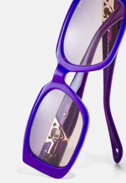 Guess Zonnebril - Shiny Violet/Gradient Violet -Kleding Discount Winkel 4dcc89508f244a49a87a8f6c139808f9