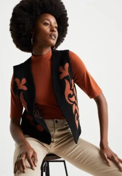 WE FASHION Met Embroidery - Bodywarmer - Black 10 WE FASHION Met Embroidery - Bodywarmer - Black -Kleding Discount Winkel 4f07d2898cb44b1b945b88d8ccd80bb6