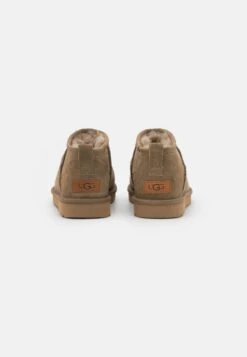 Ugg Korte Laarzen - Marrone -Kleding Discount Winkel 55d033a2145a4c5d840dfd15f0ca981f