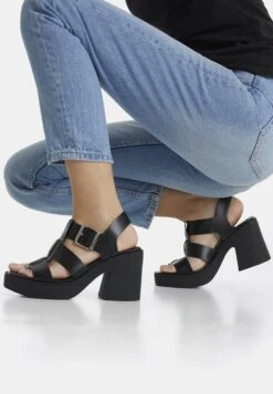BERSHKA Cage- Sandalen Met Plateauzool - Black