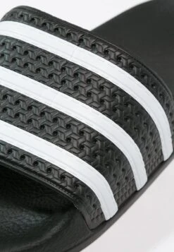 Adidas Originals Adilette Unisex - Muiltjes - Black/White -Kleding Discount Winkel 6837c498b2814795b7dd3abdbb371eaa