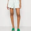 COLOURFUL REBEL Kendall Swirl - Shorts - Light Mint