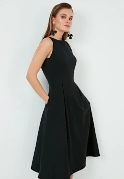 LELA Crew Neck Pleated Midi - Cocktailjurk - Black -Kleding Discount Winkel 6e9ae0d79729410a8c52ceeb2264a85a