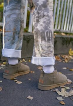 Ugg Korte Laarzen - Marrone -Kleding Discount Winkel 805545edaa1f4bd18248d04b1a641ed4