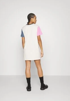 Quiksilver Tee Dress - Jerseyjurk - White 8 Quiksilver Tee Dress - Jerseyjurk - White -Kleding Discount Winkel 82608429799d430dae60112031a6ff48
