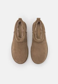 Ugg Korte Laarzen - Marrone -Kleding Discount Winkel 9451e972d49640cc8697301a538f79e4