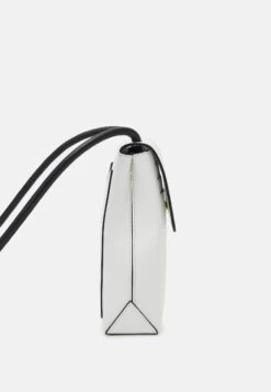 MOSCHINO Shoulder Bag - Telefoonhoesje - Fantasy White -Kleding Discount Winkel a1901bd4f1fd42dd9168f8f7db23a7b2