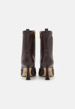 MICHAEL Michael Kors Clara- Korte Laarzen - Chocolate -Kleding Discount Winkel a2fa9e6322d541659db21d6d6d82f207