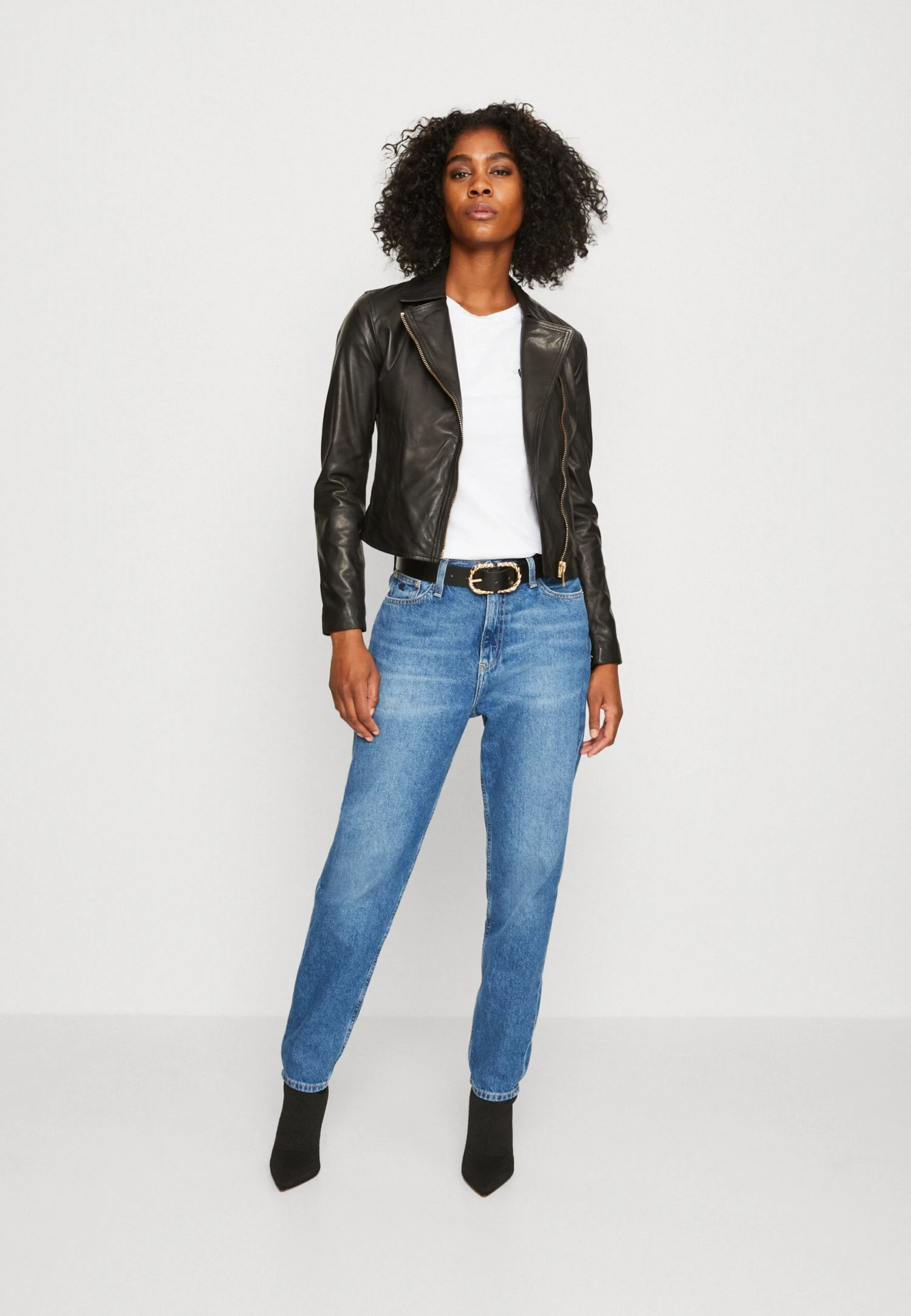 Calvin Klein Jeans Mom - Relaxed Fit Jeans - Denim Dark 2 Calvin Klein Jeans Mom - Relaxed Fit Jeans - Denim Dark - Afbeelding 2