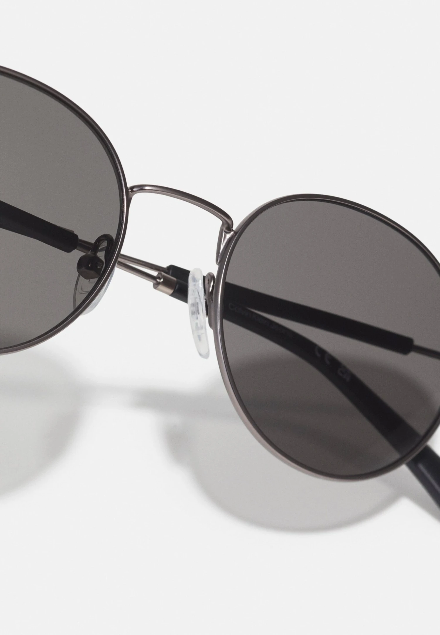 Calvin Klein Jeans Unisex - Zonnebril - Matte Gunmetal 5 Calvin Klein Jeans Unisex - Zonnebril - Matte Gunmetal - Afbeelding 5