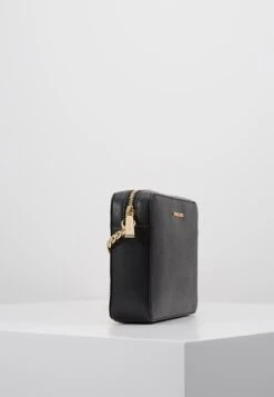 MICHAEL Michael Kors Jet Set Travel Crossbody - Schoudertas - Black 10 MICHAEL Michael Kors Jet Set Travel Crossbody - Schoudertas - Black -Kleding Discount Winkel a7db5b71956f4f29af3d1cd05ba5d38d