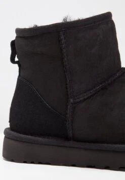Ugg Classic Mini - Korte Laarzen - Black -Kleding Discount Winkel a911d1b31add41fdbb8c61a60b9cc56b