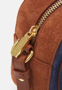 Coccinelle Beat Patch Sue - Schoudertas - Mirtil/Brul -Kleding Discount Winkel b9d5f7c732b04830ac758da1d7b7bd9e