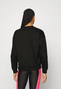 Puma Power Tape Crew - Sweater - Black -Kleding Discount Winkel cf27123436d14573841e46c37cf5fb1e