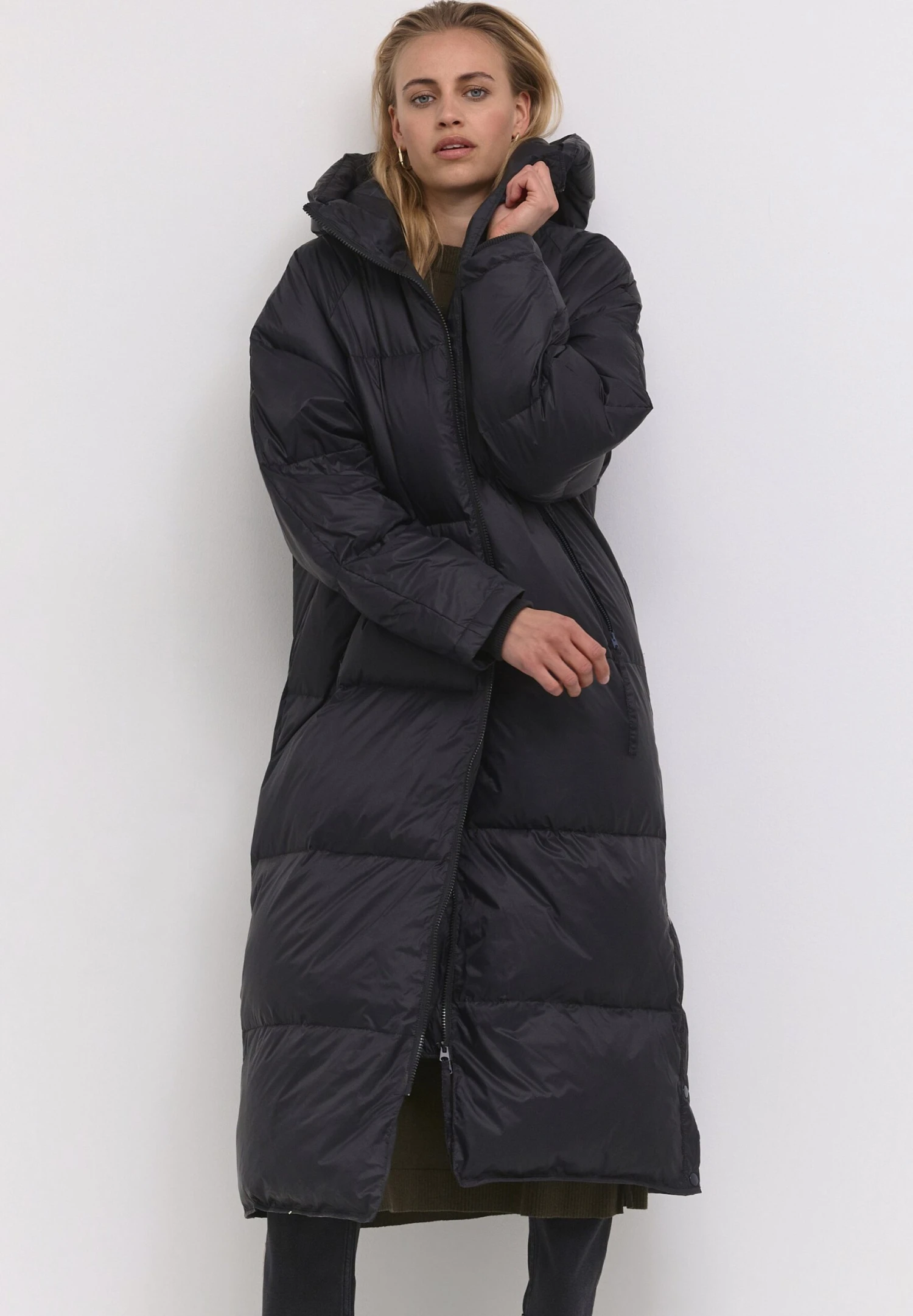 Dina Luna- Donsjas - Black 1 Dina Luna- Donsjas - Black