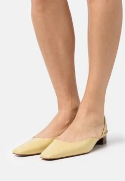 Rejina Pyo Squared Kitten Heel- Klassieke Pumps - Crinkle Butter Yellow