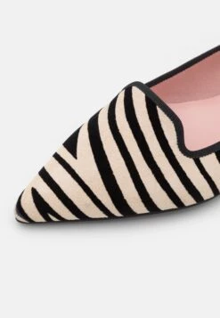 Pretty Ballerinas Jungla - Instappers - Nube Black -Kleding Discount Winkel e24fc935deab43aea7b1edba615dcd32