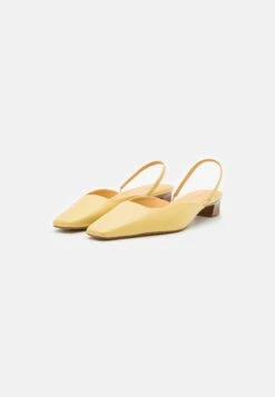 Rejina Pyo Squared Kitten Heel- Klassieke Pumps - Crinkle Butter Yellow -Kleding Discount Winkel ee8fde04cace41aa8cc2597f4a466988