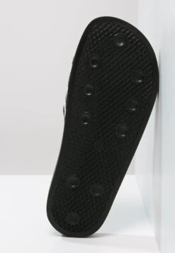 Adidas Originals Adilette Unisex - Muiltjes - Black/White -Kleding Discount Winkel f15cc37f92de4de7a4a1392661518046