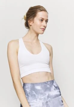 FREE PEOPLE Free Throw Crop - Sport-Bh Met Light Support - White -Kleding Discount Winkel fd00e7db5d574b70a354497cc9287749