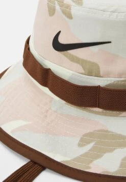 Nike Performance Apex Bucket Camo Unisex - Hoed - Coconut Milk/Cacao Wow/Black -Kleding Discount Winkel 7de2f424b79c43ba903bc6d0ffa391ac